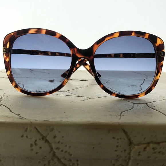 Oleg Cassini Big Round Tortoise Shell Cat Eye Frame Thin Arm Blue Tint - Picture 1 of 6